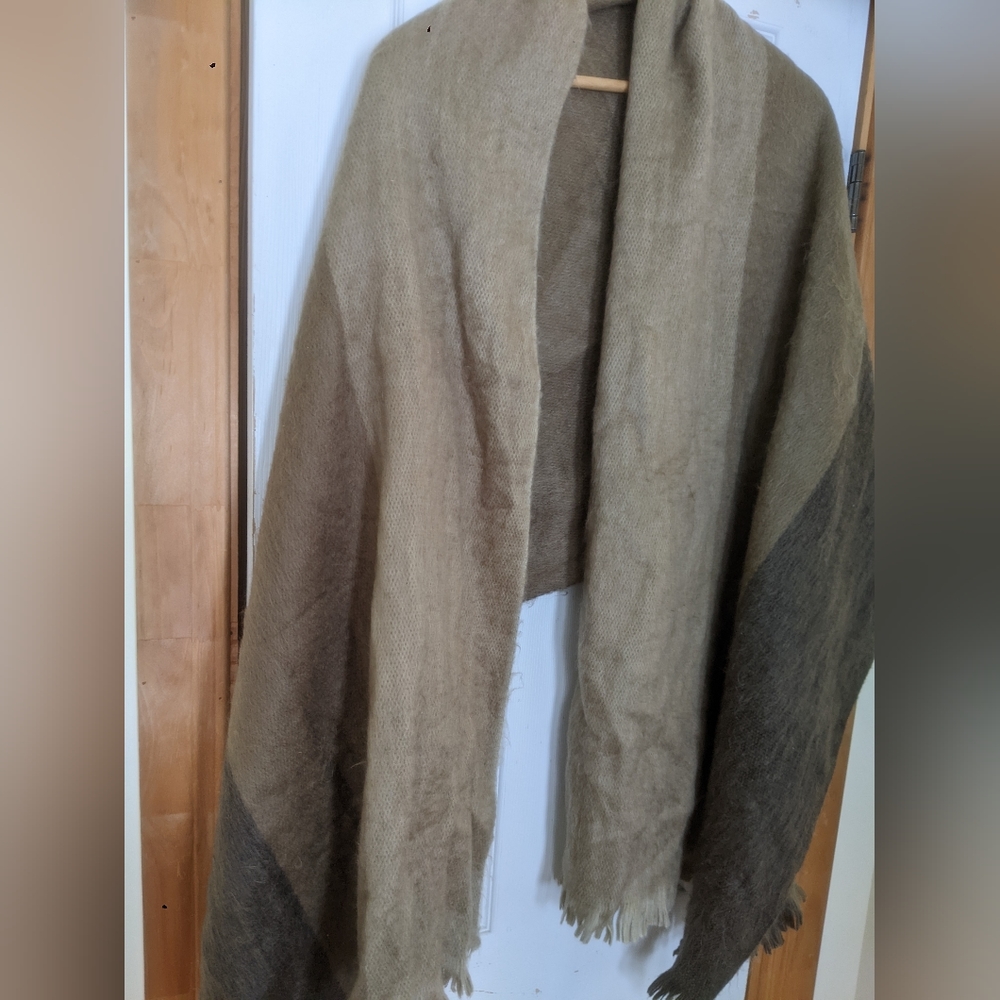 Alpaca Wrap Shawl throw - Picture 3 of 12